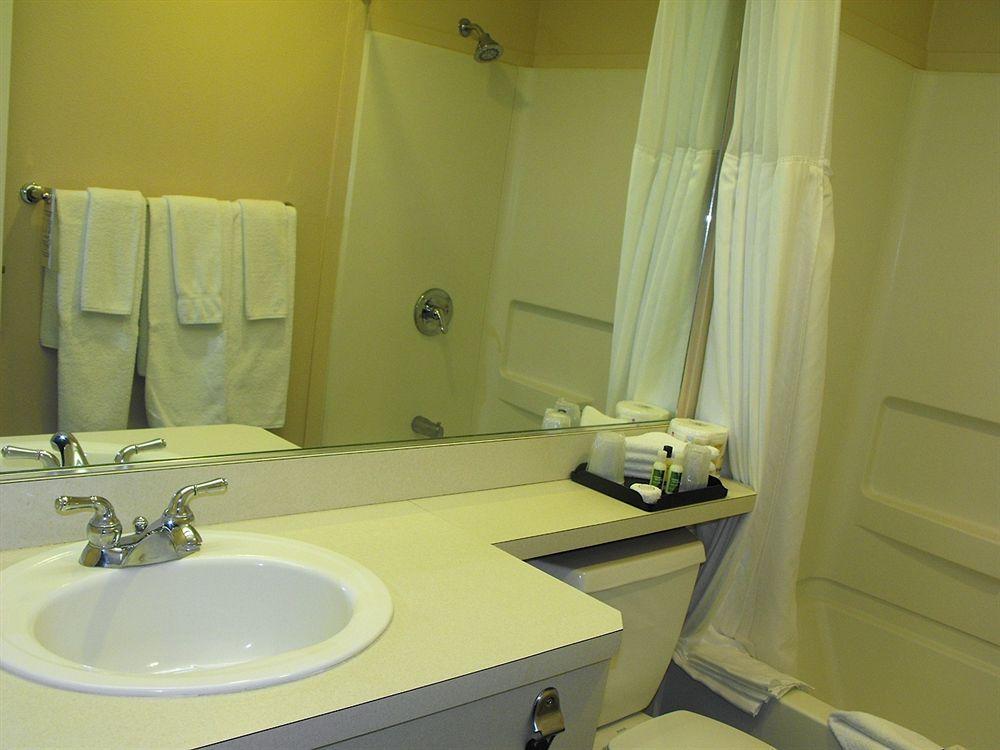 Glenwood Inn & Suites トレール エクステリア 写真
