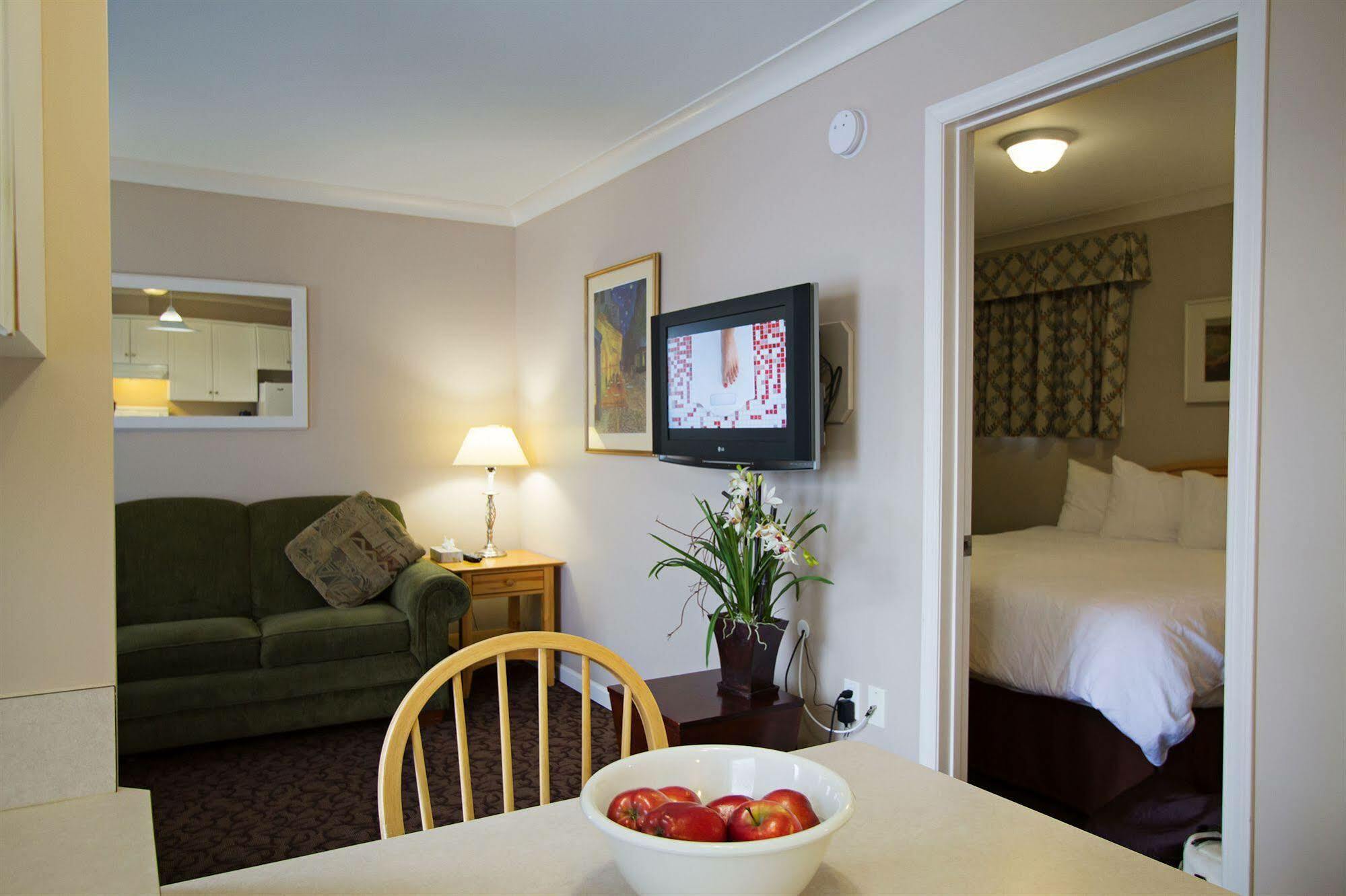 Glenwood Inn & Suites トレール エクステリア 写真