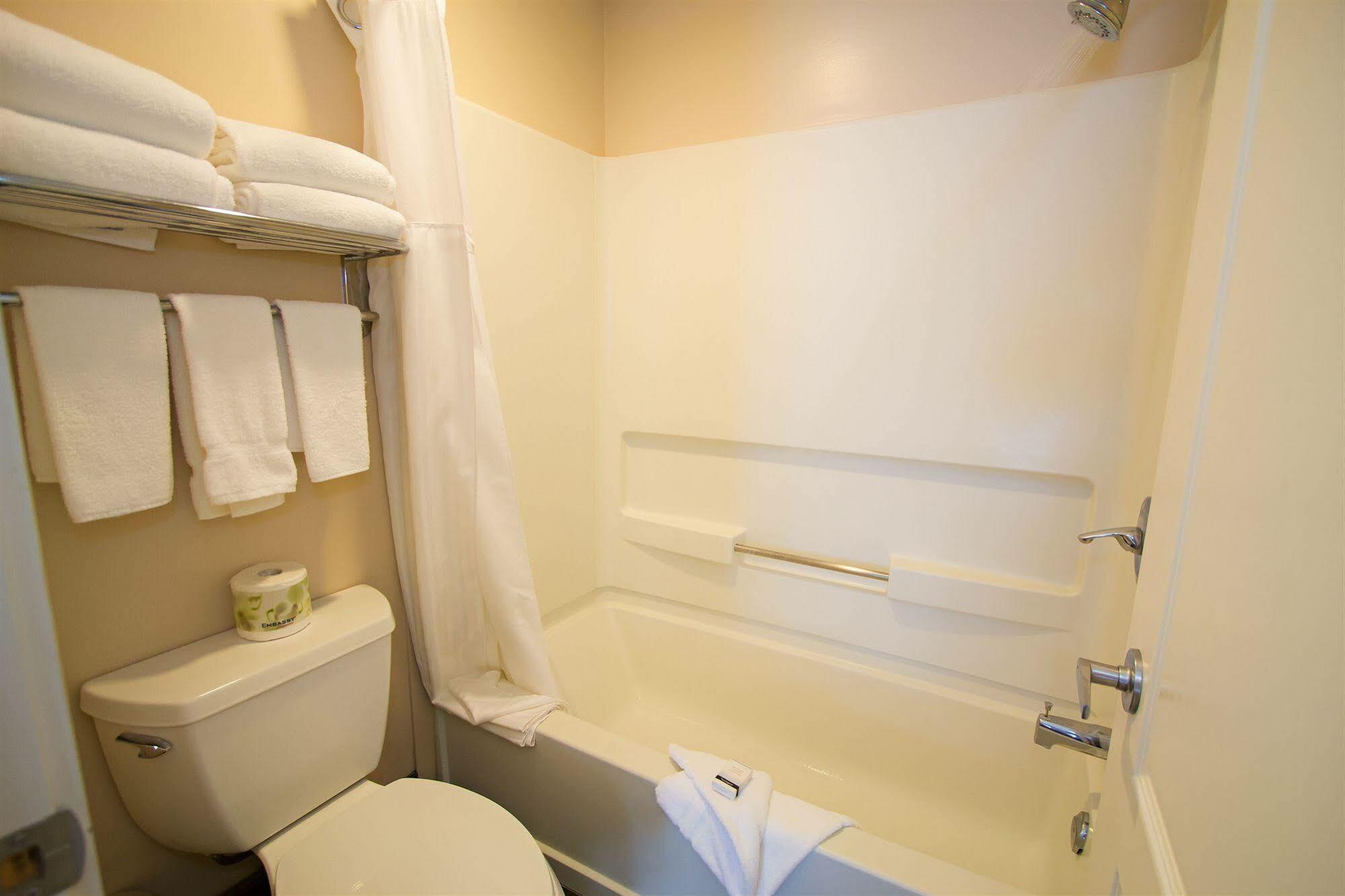 Glenwood Inn & Suites トレール エクステリア 写真